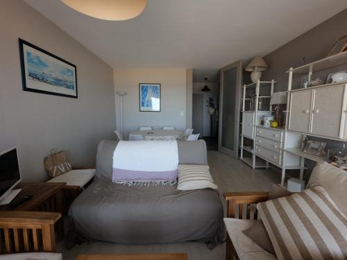 Appartement T2 en front de mer avec balcon, garage et ascenseur, Les Sables-d'Olonne - FR-1-197-475