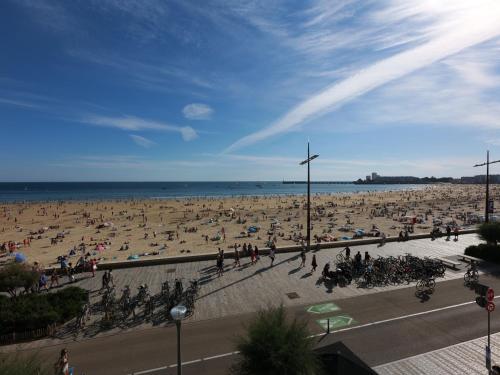 Appartement T2 en front de mer avec balcon, garage et ascenseur, Les Sables-d'Olonne - FR-1-197-475