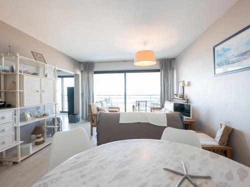 Appartement T2 en front de mer avec balcon, garage et ascenseur, Les Sables-d'Olonne - FR-1-197-475