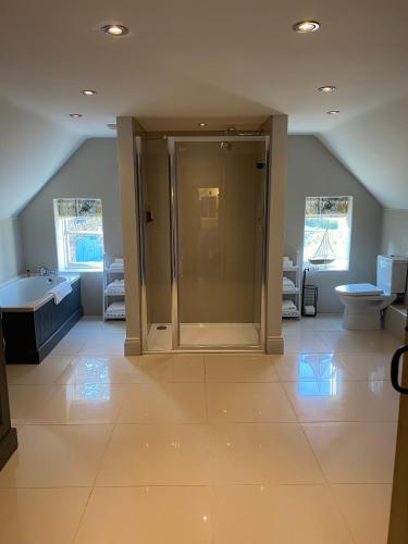a bathroom with a shower and a toilet and a sink at B&Bat no3 in Market Bosworth