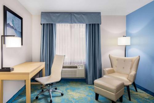 Χώρος καθιστικού στο Days Inn by Wyndham Springville