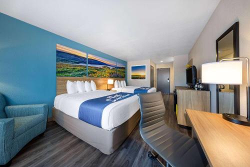 Cama o camas de una habitación en Days Inn by Wyndham Lathrop