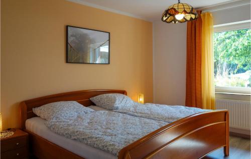 Postel nebo postele na pokoji v ubytování 2 Bedroom Gorgeous Home In Uetze