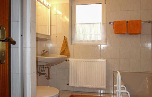 Koupelna v ubytování 2 Bedroom Gorgeous Home In Uetze