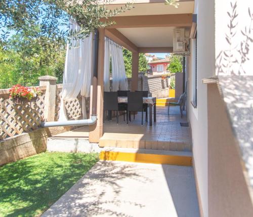 Linda Apartments Zambrattia