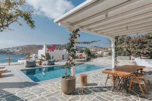 Bazén v ubytování myMykonos Villa I nebo v jeho okolí