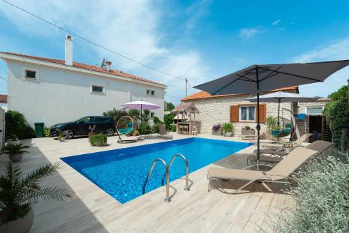 Beachfront Holiday home Delight with private pool