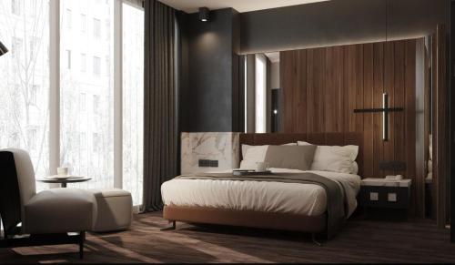 um quarto com uma cama grande e uma janela grande em Second Suit Hotel em Istambul