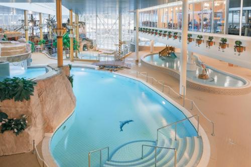 Bazén v ubytování Holiday Club Turun Caribia nebo v jeho okolí