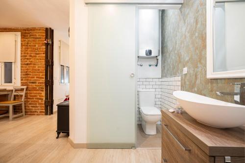 Koupelna v ubytování For You Rentals COZY APARTMENT TEMPORAL IN BARRIO SALAMANCA JOG48