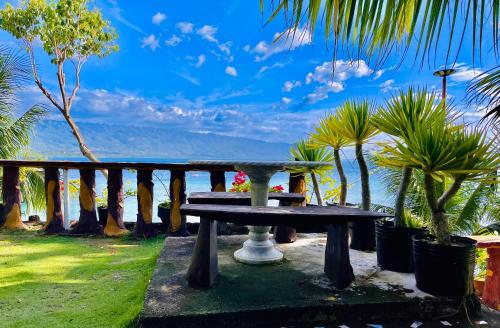 a picnic table with a view of the ocean at La Concepcion Cove Garden Resort in Moalboal