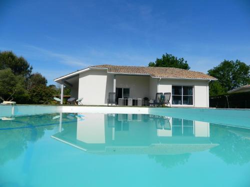 Superbe Villa avec piscine Celmax