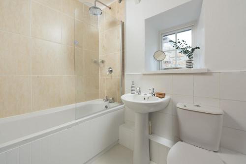 Ένα μπάνιο στο Newlyn Nookery