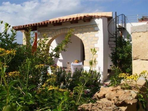 Ferienhaus in Partinico mit Grill, Terrasse und Garten