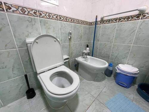  Private Room&Bath (WiFi Netflix) -  Room  picture :   Tea/Coffee maker    Air conditioning    Hot tub                       