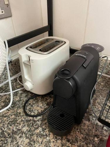  Private Room&Bath (WiFi Netflix) -  Room  picture :   Tea/Coffee maker    Air conditioning    Hot tub                       