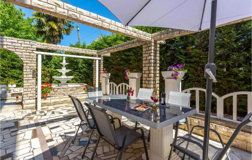 2 Bedroom Cozy Apartment In Malinska