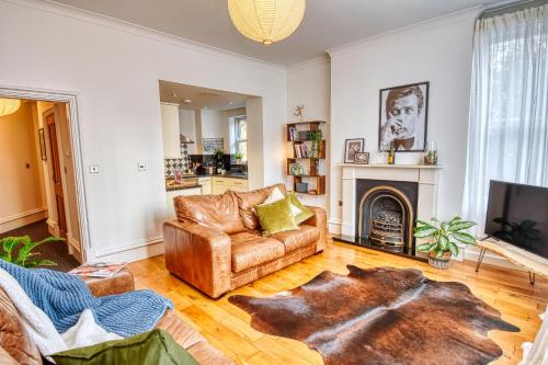a living room with a couch and a fireplace at DUDLEY - 1Bed - CORPORATE TRAVEL - PARKING - LONG STAYS in Dudley