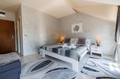 Postel nebo postele na pokoji v ubytování VonAmor Rooms
