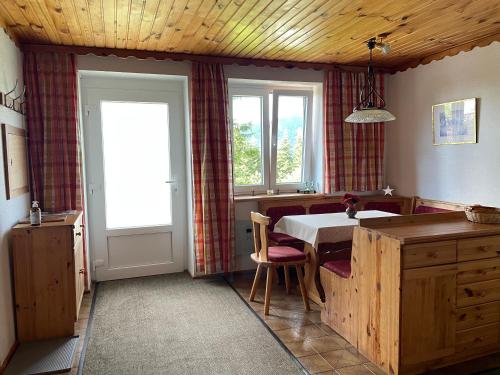 a kitchen with a table and chairs and a window at Stockerhaus in Klippitztorl