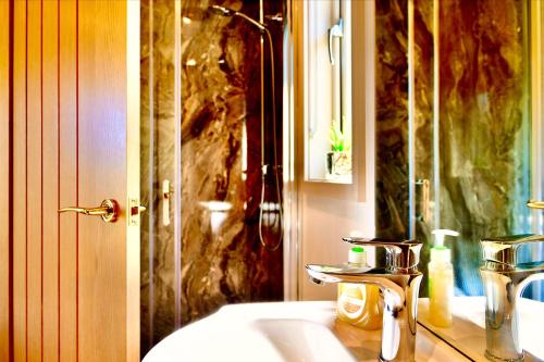Koupelna v ubytování Arbennig Luxury Lodges