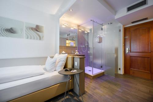 Ένα μπάνιο στο Hotel Lechnerhof Unterföhring