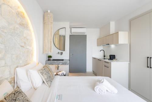 Kuchyň nebo kuchyňský kout v ubytování Amalthia Luxury Suites