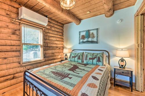 um quarto com uma cama num quarto com paredes de madeira em Lake Norman Cabin Private Dock and Hot Tub! em Denver