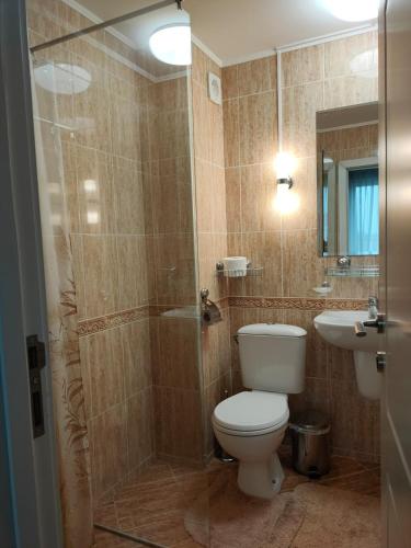 Koupelna v ubytování Afrodita Palas , studio appartment 4 floor, pool view