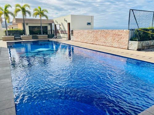 Morgan Suite BGC Shortwalk3 Venice Mall free pool gym