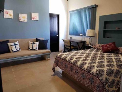 Una cama o camas en una habitación de Hermoso edificio ubicado a pocas cuadras del Malecón de La Paz BCS