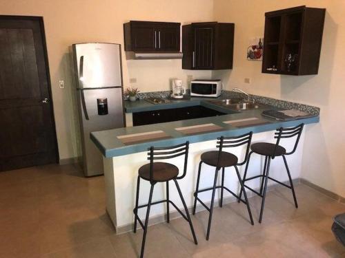 Una cocina o cocineta en Hermoso edificio ubicado a pocas cuadras del Malecón de La Paz BCS
