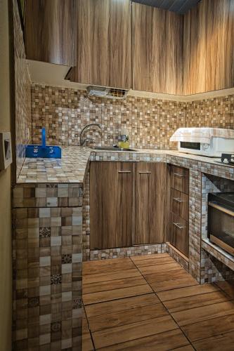 a kitchen with a sink and a counter top at Casa Charlie in Areguá
