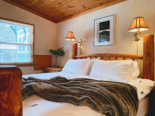 a bedroom with a bed with a blanket on it at NewVida Preserve in Wilmington