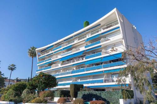 Apartment With Panoramic Sea View, Walk To The Beach - Maréchal Juin by Halldis