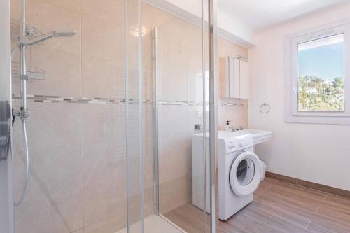Apartment With Panoramic Sea View, Walk To The Beach - Maréchal Juin by Halldis