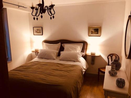 Fotografia z galérie ubytovania Le "Pied à Terre" - Appartement plein centre avec Parking Privé v destinácii Bourges