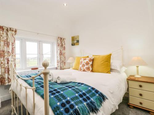 a bedroom with a bed and a window at Celia's View in Langport