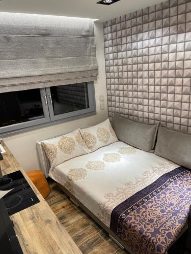Postel nebo postele na pokoji v ubytování LA Larissa Luxury Apartments Dafne