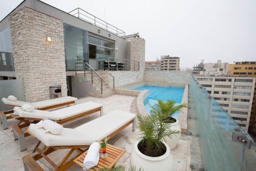 a house with a swimming pool on top of a building at Sol de Oro Hotel & Suites in Lima