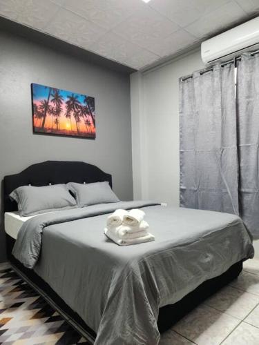 6 minutes to the airport, great for layovers and long stays, sleeps 1-4
