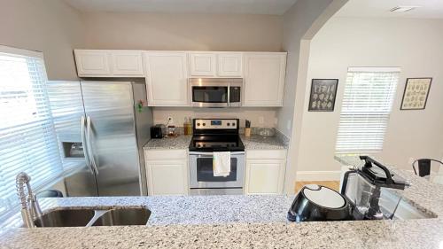 a kitchen with a stove and a refrigerator at Sweet Home Atlanta in Atlanta
