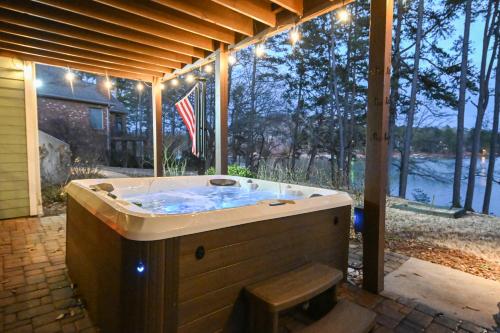 Lakefront Manor – Photos 3
