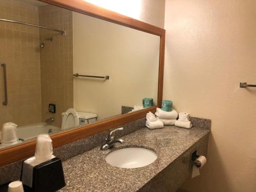 Un baño de The Grand Hotel Spindletop