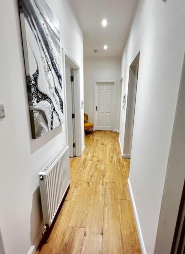 Fotografie z fotogalerie ubytování Lux Apartment Nuneaton with Gated, Private Parking v destinaci Nuneaton