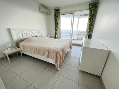 Llit o llits en una habitació de Appartement de standing vue mer