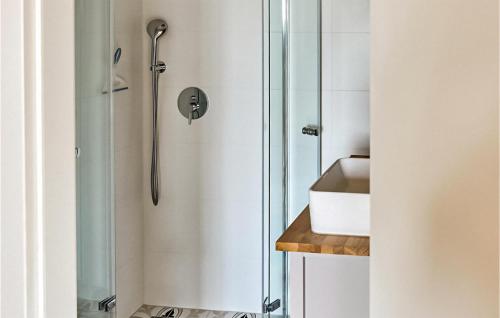 a shower with a glass door in a bathroom at 2 Bedroom Cozy Home In Trzesacz in Trzęsacz