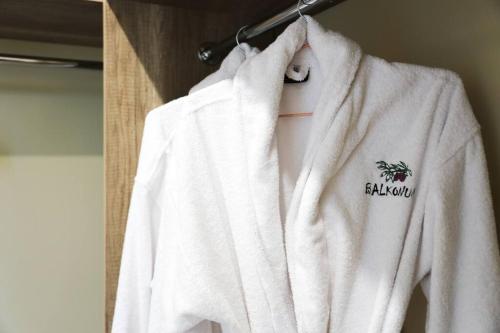 a white robe hanging on a rack in a bathroom at Balkonum Luxury Guest House in Gosh