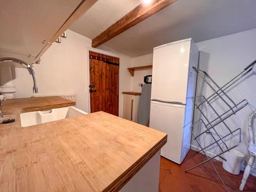 een keuken met een witte koelkast en een houten aanrecht bij Stylish 4 bed house with parking in central Norwich in Norwich
