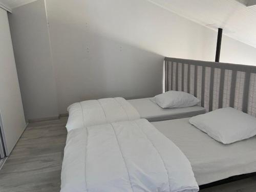 Photo de la galerie de l'établissement Maison tout confort proche plage avec véranda et parking privatif - FR-1-231-240, à Bretignolles-sur-Mer